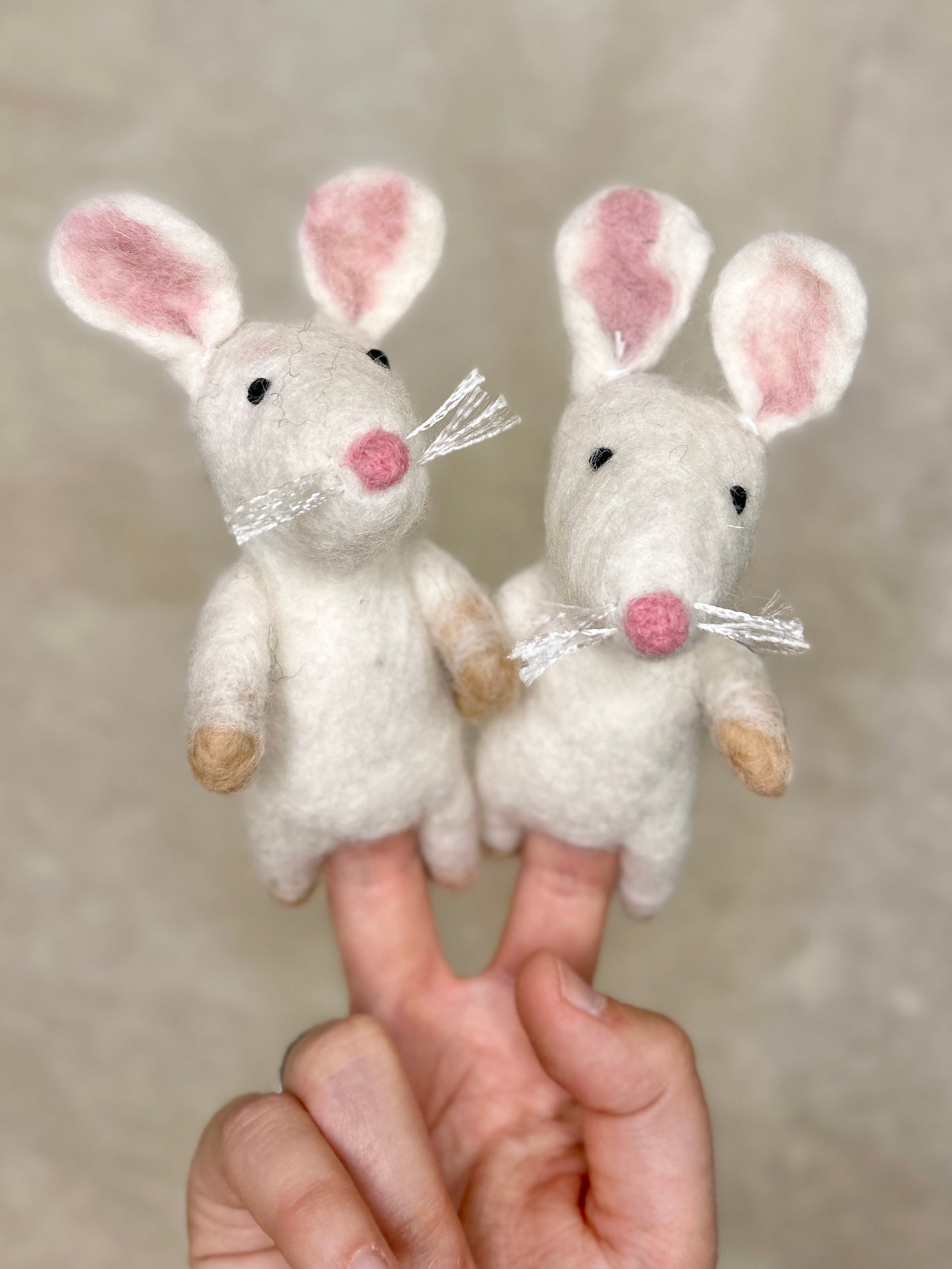 Fingerdukke mus (hvit)