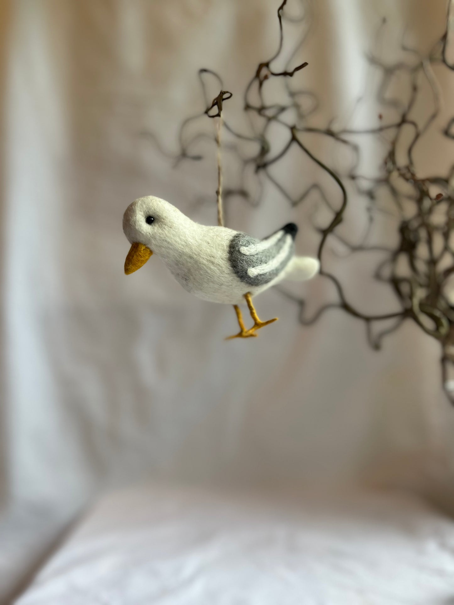 Måke pyntefugl i tovet ull