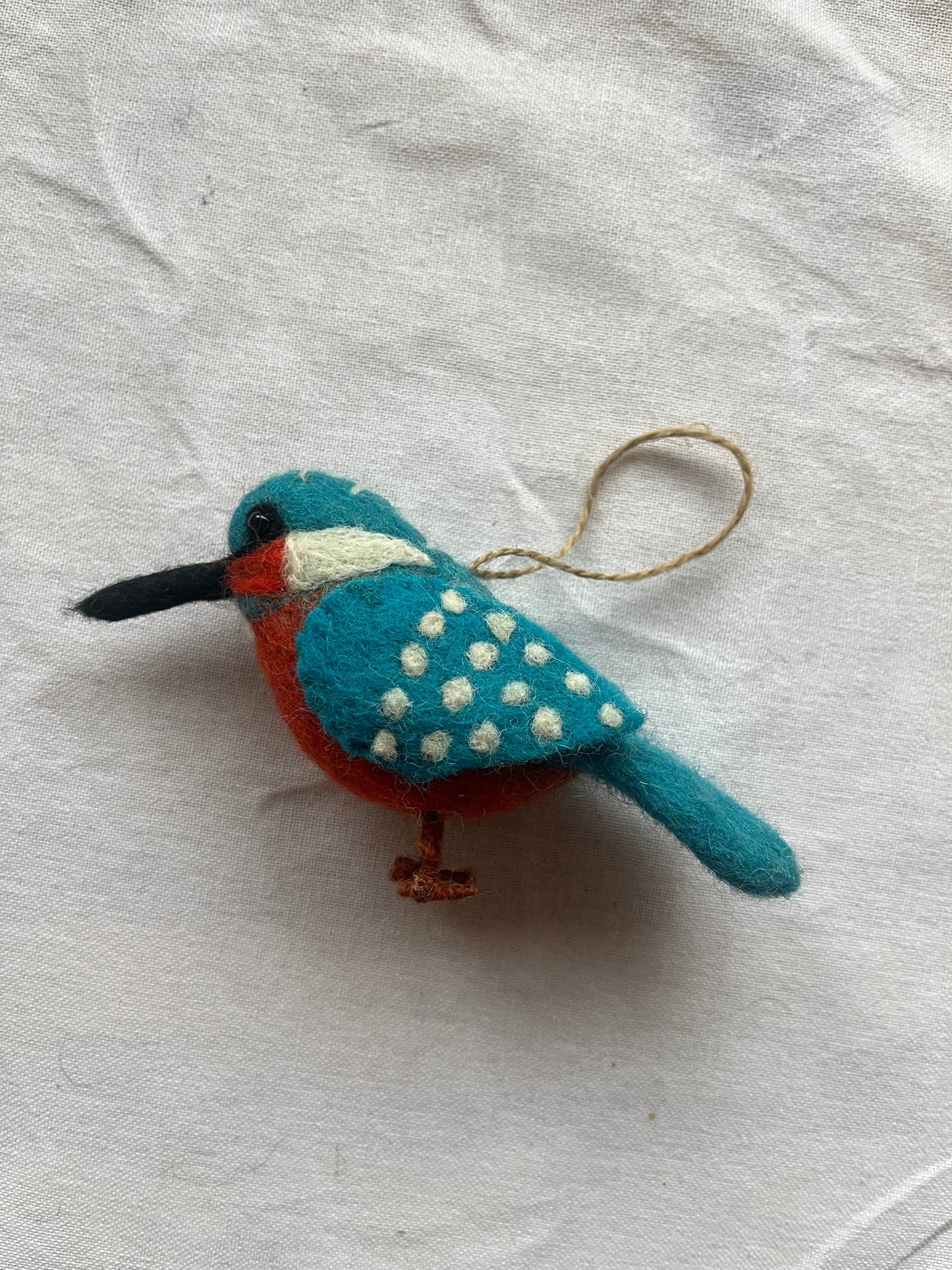 Kingfisher pyntefugl i tovet ull