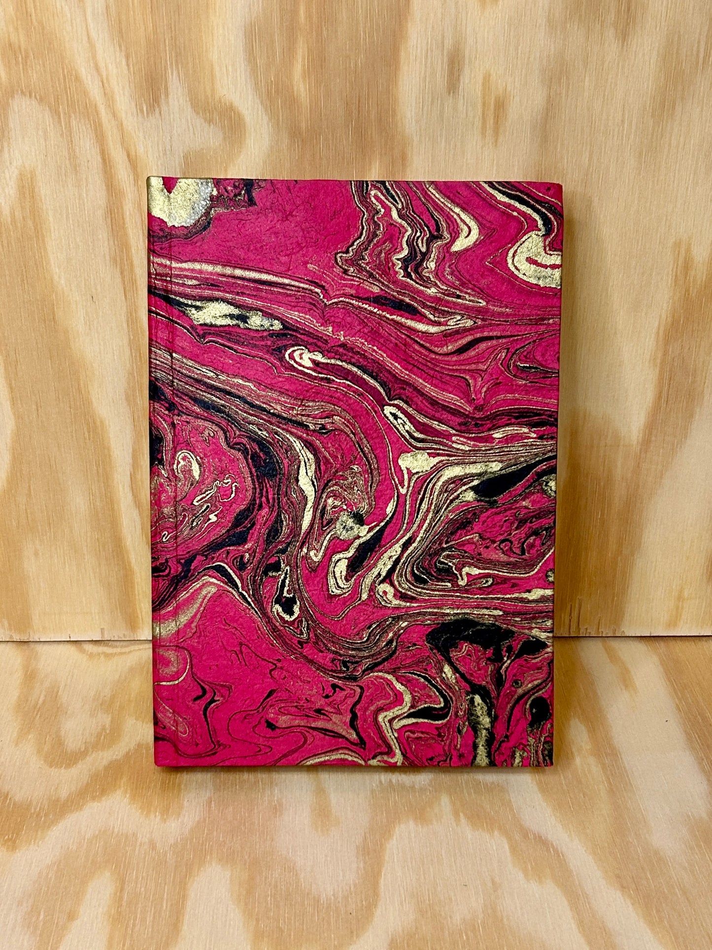 Håndlaget Ekata notatbok hardcover A5 med marmorering