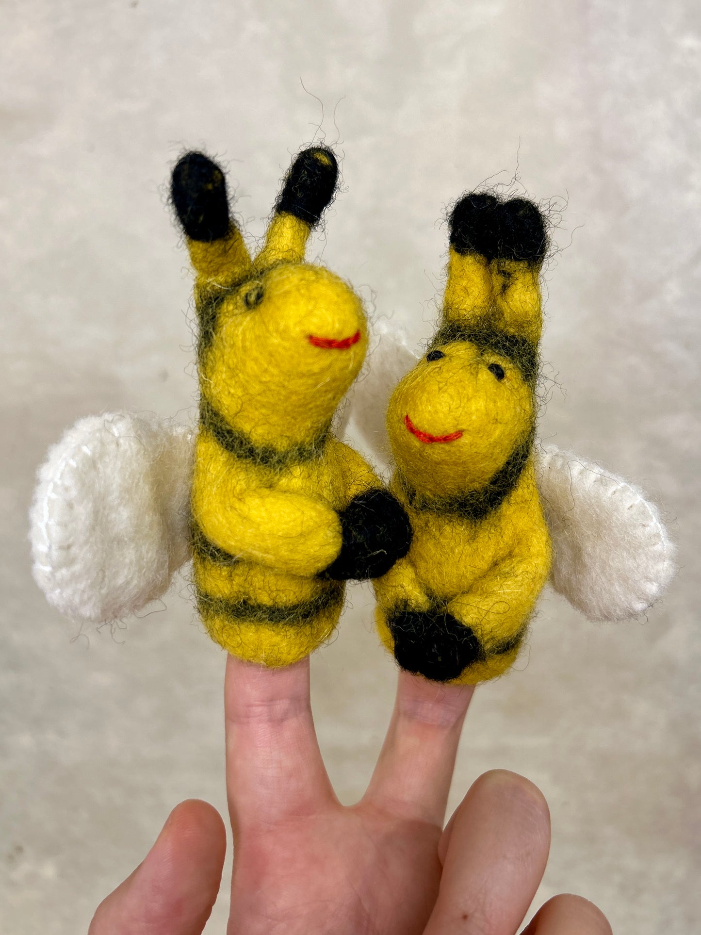 Fingerdukke bie/veps