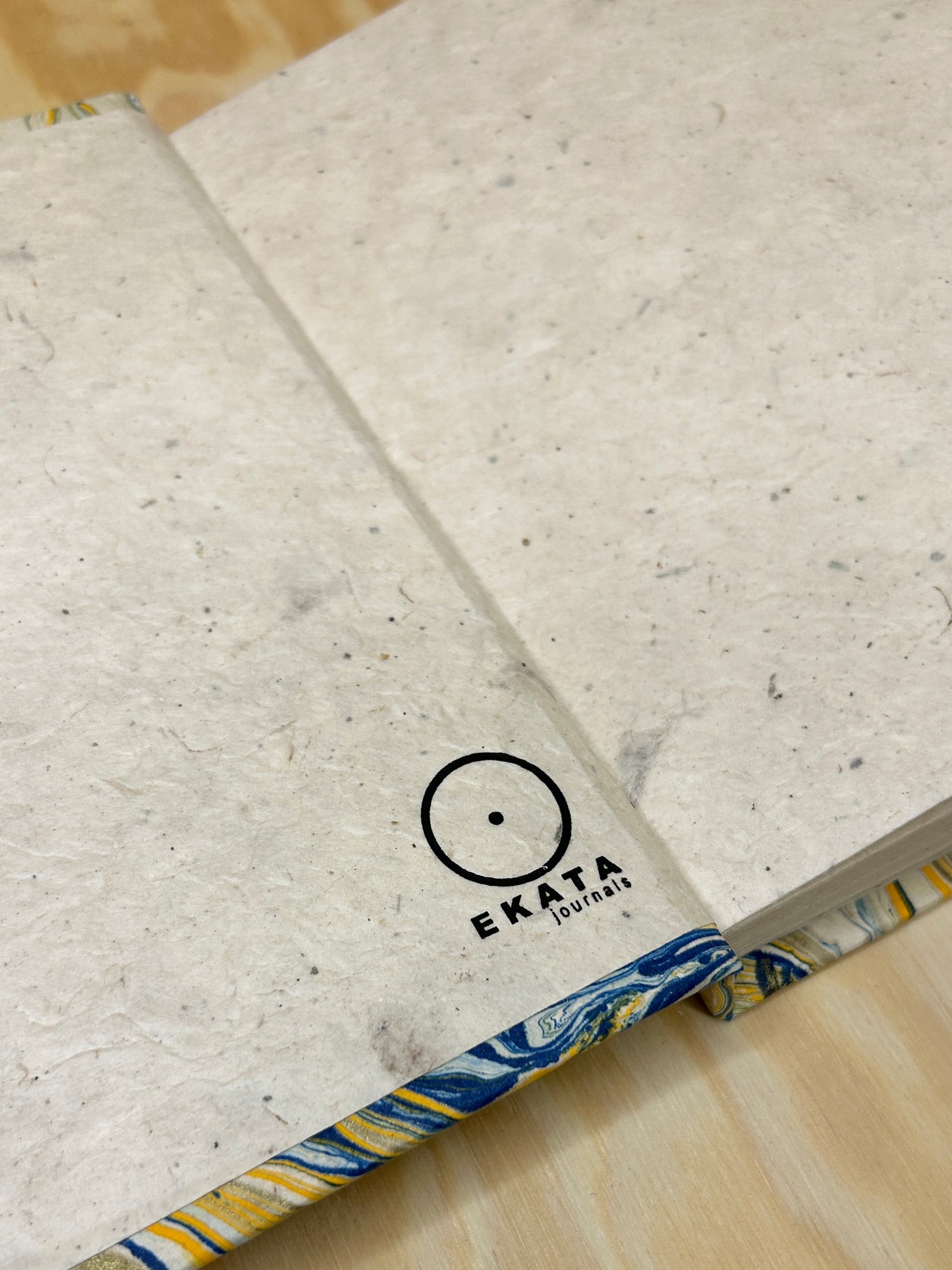 Håndlaget Ekata notatbok hardcover A5 med marmorering