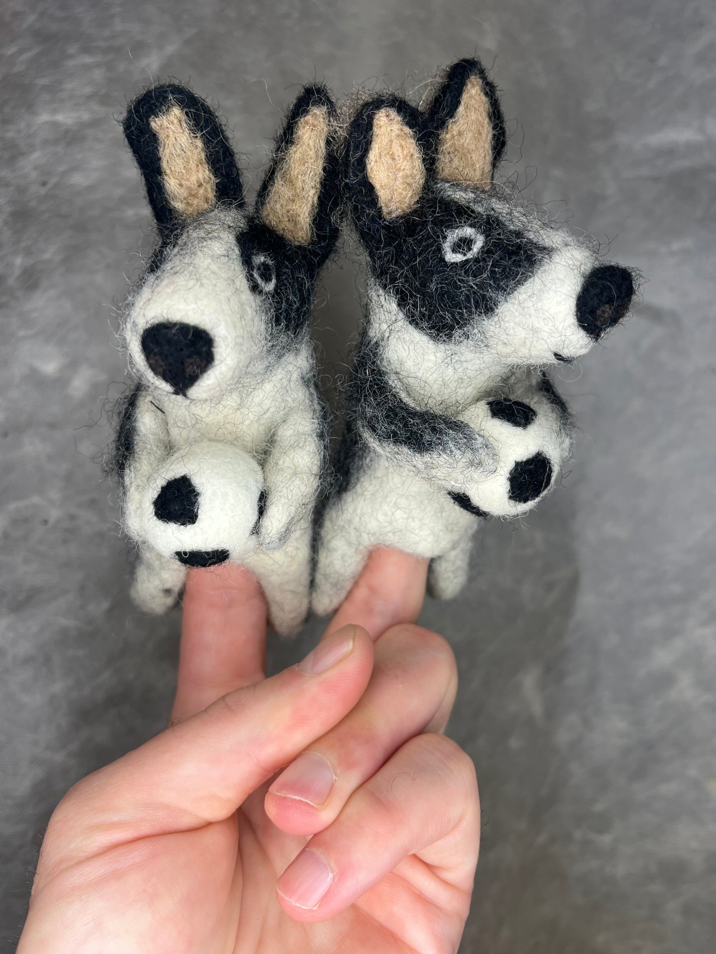 Fingerdukke hun med ball